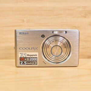 Nikon Coolpix S500 7 MP Digital Camera, 3x Optical Zoom, Silver